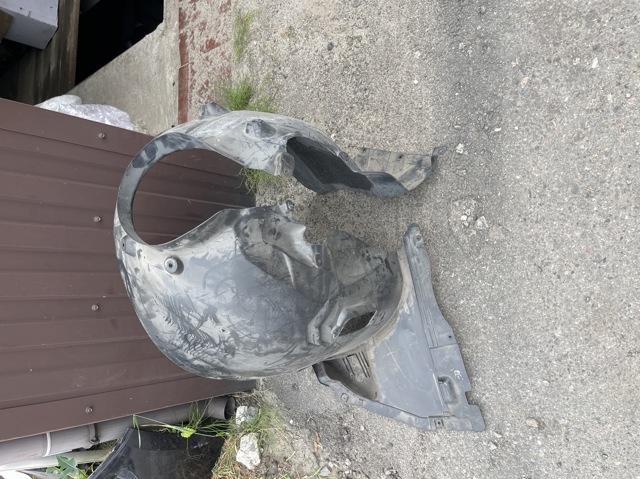 Підкрилок передній правий 51717342178 BMW