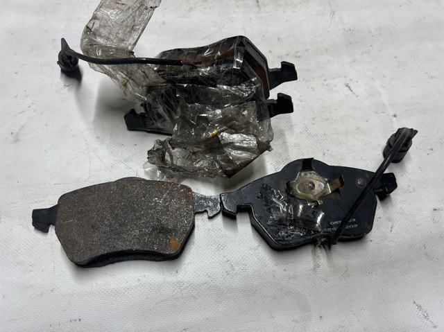Колодки передні 05P453 LPR