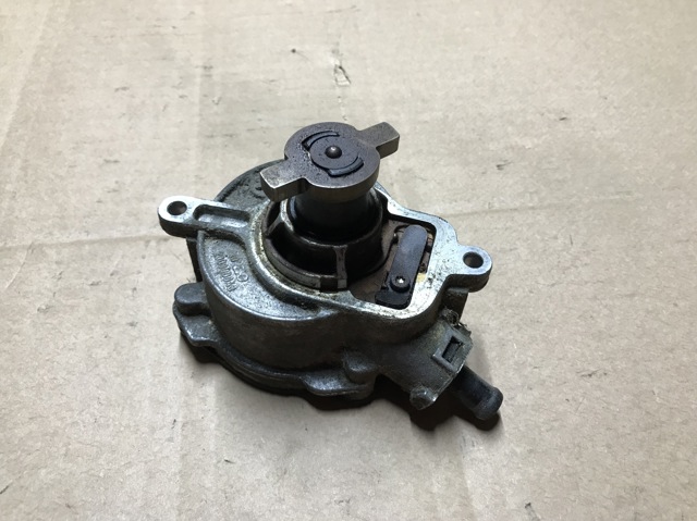 Насос вакуумний 07K145100C VAG