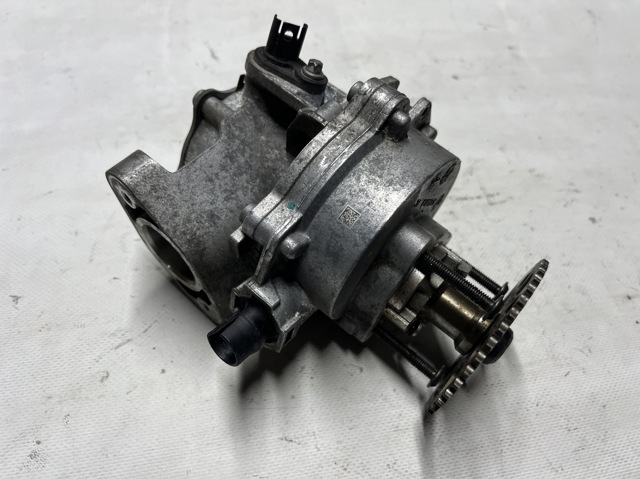 Насос вакуумний 11668618897 BMW