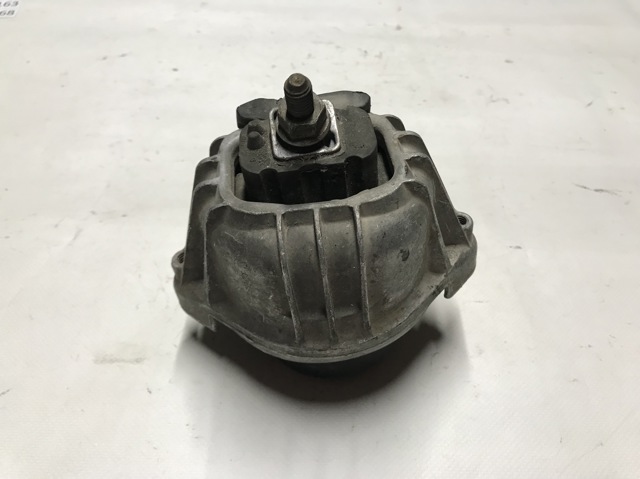 Кронштейн подушки (опори) двигуна, лівої 13981112 BMW