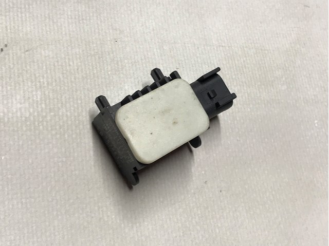Датчик Ейрбег передній 3M5T14B342AB LAND ROVER