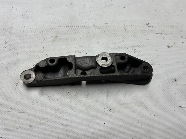 Кронштейн компресора кондиціонера 4R8Q19D624AE LAND ROVER