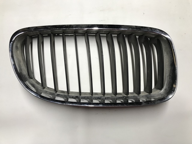 Решітка радіатора права 51137201968 BMW