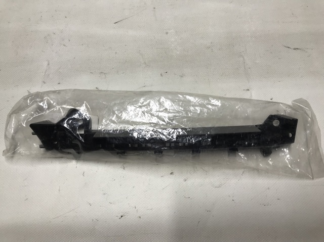 Праве кріплення переднього бампера 57707FG002 SUBARU