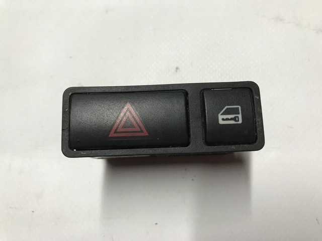 Кнопка аварійної сигналізації 61318368920 BMW
