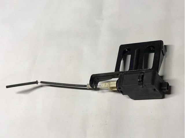 Лічинка замка паливного бака 67118352168 BMW
