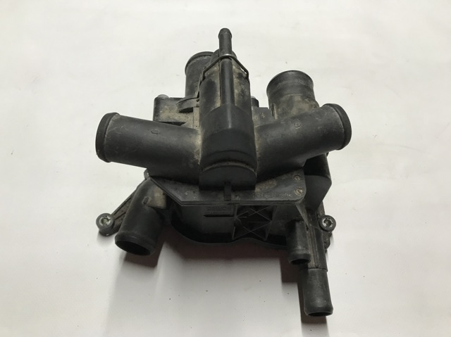 Кожух термостата 6H4Q8A586DC LAND ROVER