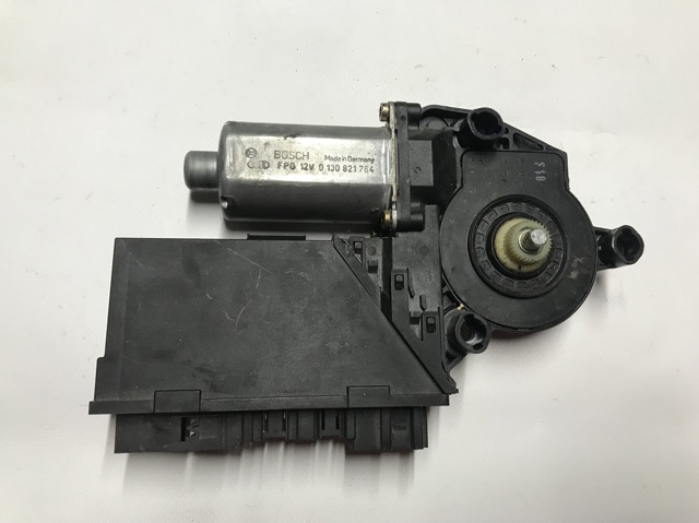 Моторчик склопідйомника двері задніх, правих 7L0959794 VAG