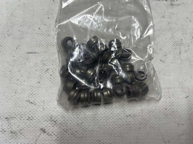 Сальник клапана (маслознімний), впуск/випуск 830489 ELRING