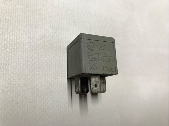 Блок управління вентилятором 8D0951253A VAG