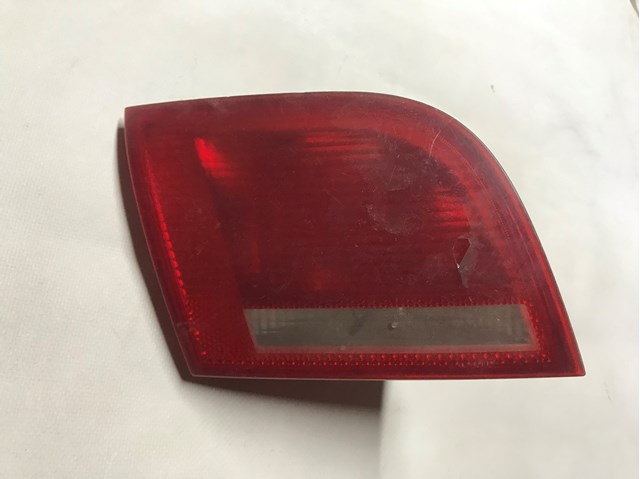 Задня ліва внутрішня фара 8P4945093B VAG