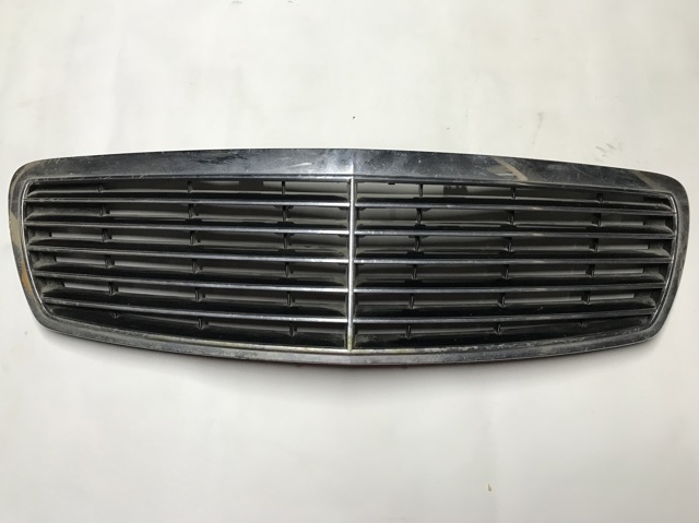 Захисна решітка радіатора A2118800583 MERCEDES