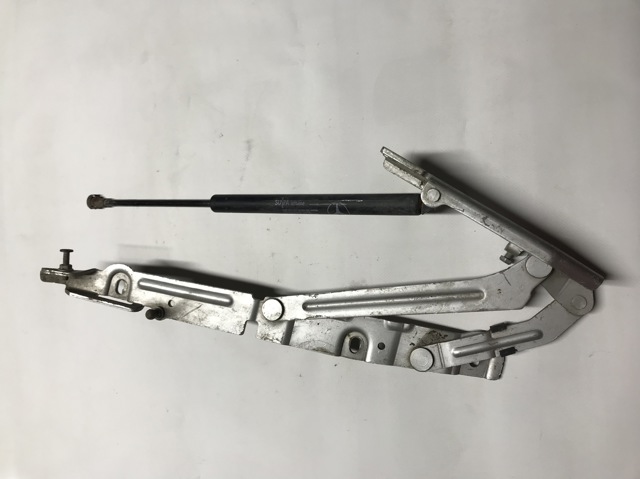 Кріплення кришки багажника A2207500587 MERCEDES