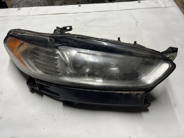 Фара основна права DS7313W029CD FORD
