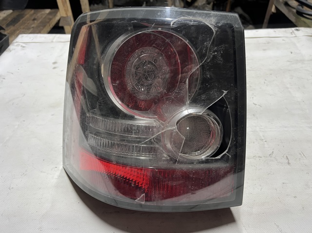 Задня ліва фара LR043996 LAND ROVER