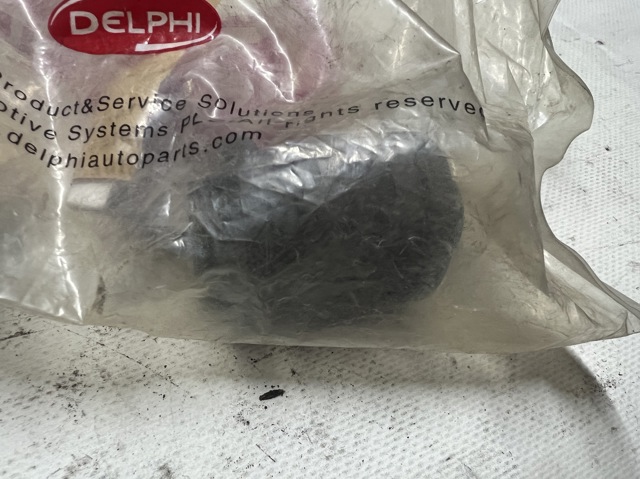 Сайлентблок переднього верхнього важеля TD499W DELPHI