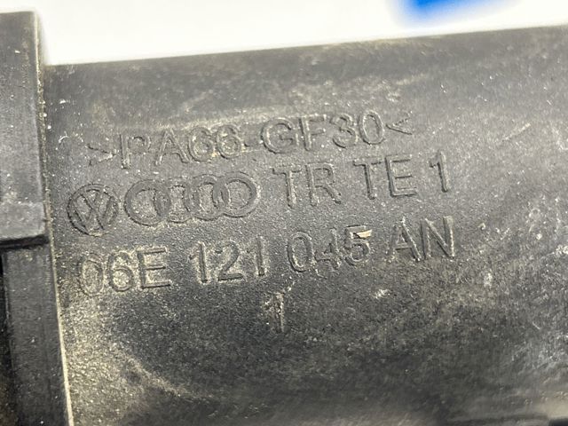 Водяний патрубок 06E121045AN VAG