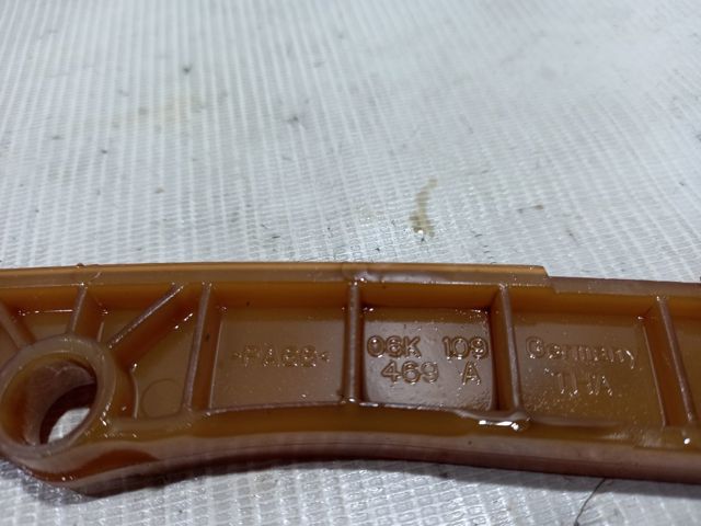 Заспокоювач ланцюга ГРМ, лівий 06K109469A VAG