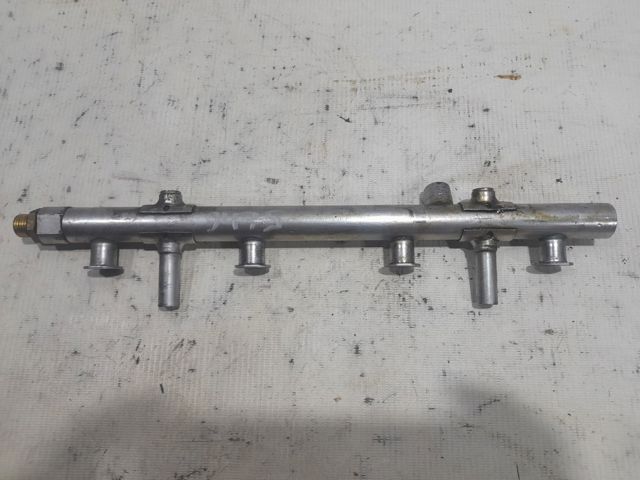 Рампа форсунок системи упорскування палива 06K133317G VAG