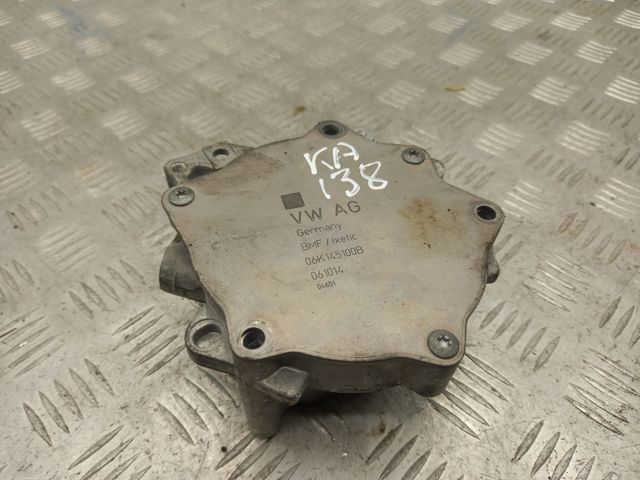 Насос вакуумний 06K145100B VAG