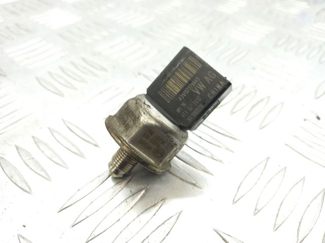 Датчик тиску палива 06K906051A VAG