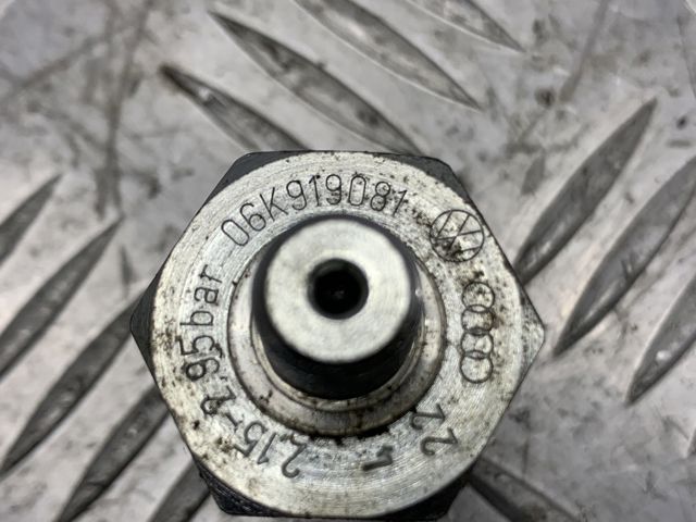 Датчик показника тиску масла 06K919081 VAG