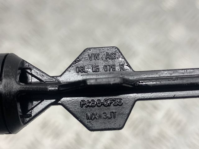 Трубка шток масляного фільтра 06L115678R VAG