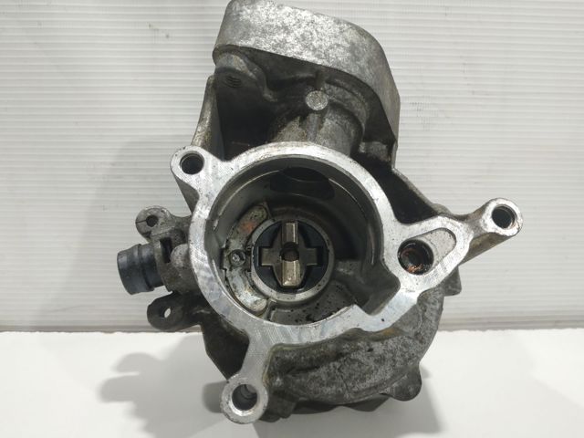 Насос вакуумний 06L145100F VAG