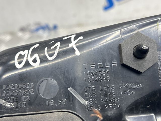Задня ліва внутрішня фара 103433600A TESLA
