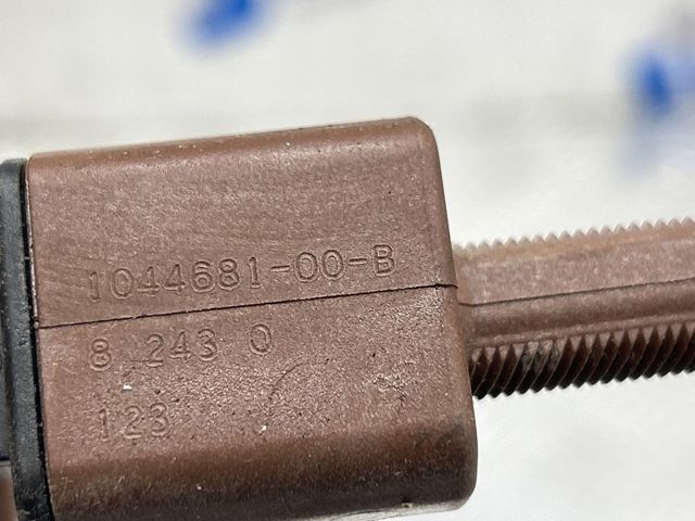 Лягушка стоп-сигналу 104468100B TESLA