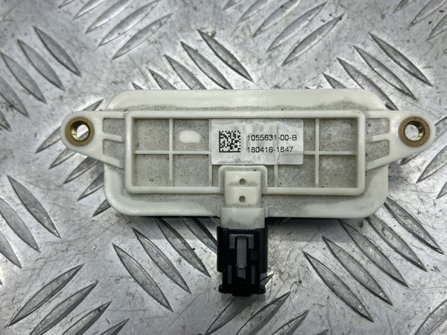 Ручка 5-й (3-й) двері зовнішня 105563100B TESLA