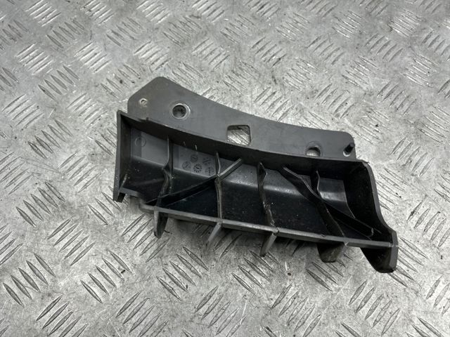 Кріплення бампера 108416900B TESLA