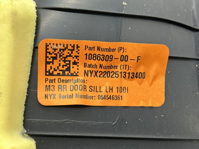 Накладка дверного порога внутрішня, задня ліва 108630900F TESLA