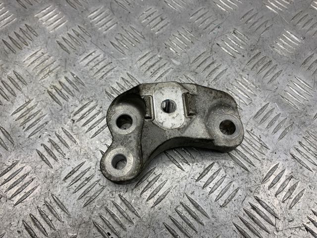 Кронштейн подушки (опори) двигуна, правої 112315NA0A NISSAN