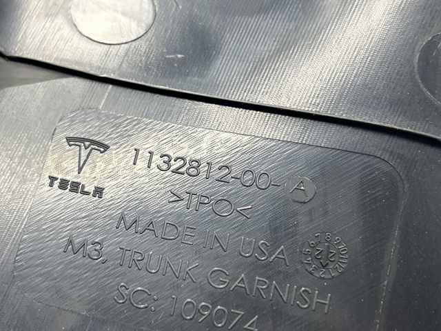 Обшивка-облицювання багажника 113281200A TESLA