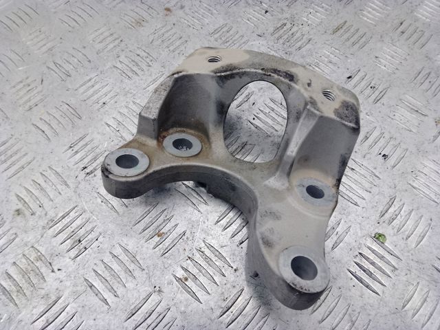 Кронштейн подушки (опори) двигуна, задньої 113325NA0A NISSAN