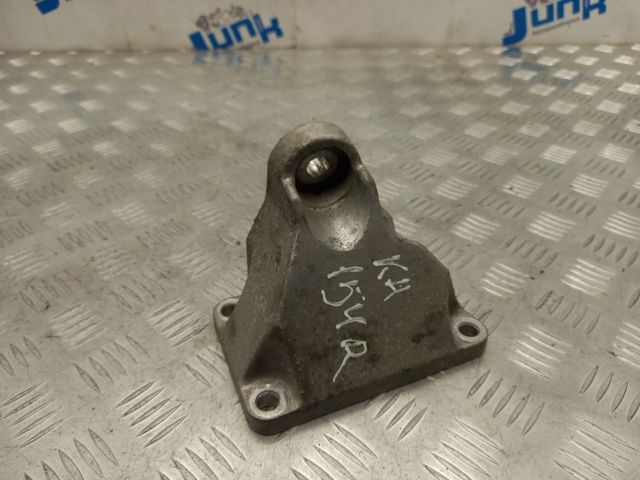 Кронштейн подушки (опори) двигуна, правої 1231131040 TOYOTA