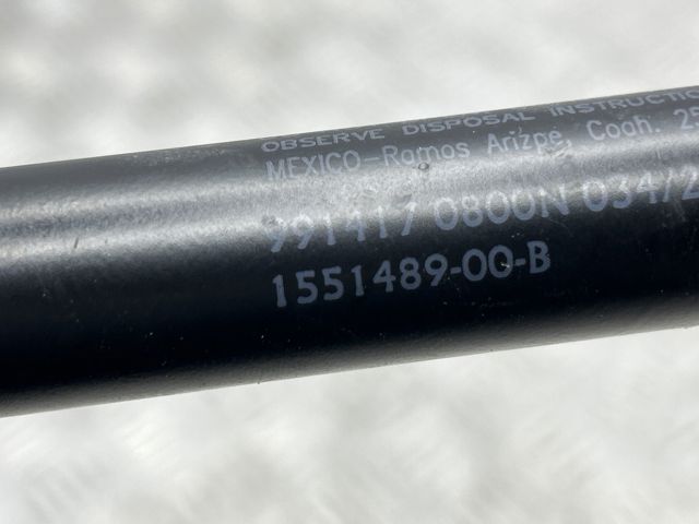 Амортизатор кришки багажника 155148900B TESLA