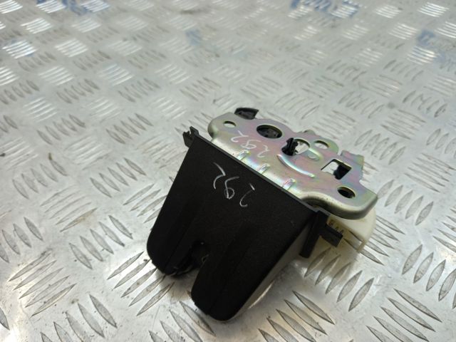 Замок кришки багажника 17A827505 VAG