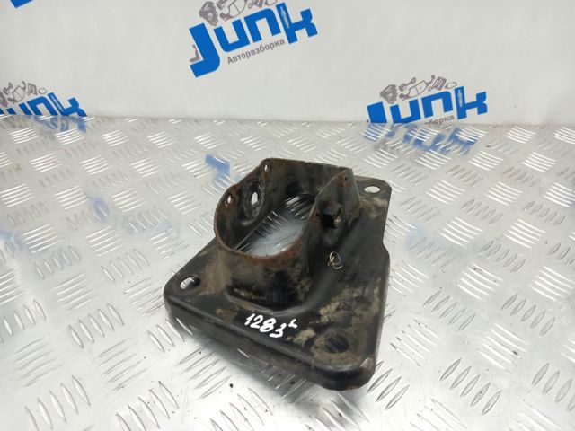 Кронштейн задньої балки 1K0505129J VAG