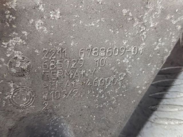 Кронштейн подушки (опори) двигуна, лівої 22116788609 BMW