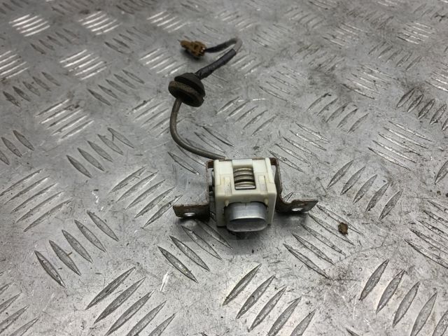 Кнопка приводу замка задніх 3/5 дверей (ляди) 25380JK01A NISSAN