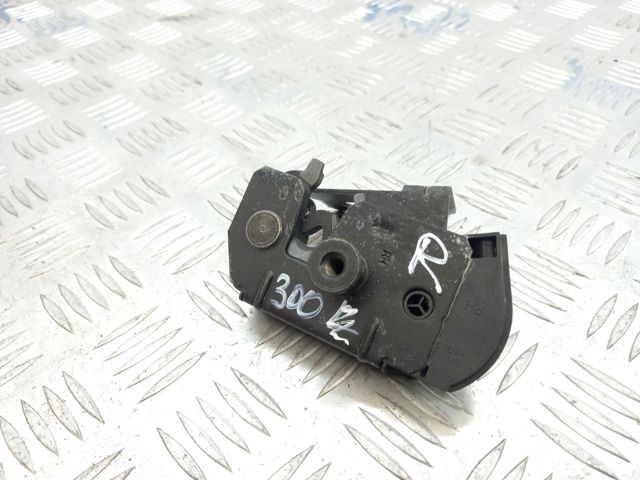 Замок п'ятих дверей 30649107 VOLVO
