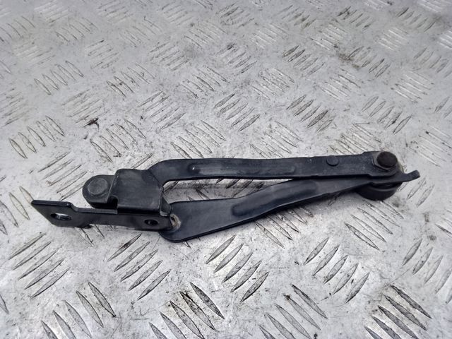 Обмежувач відкриття дверей багажного відсіку (фургон), правий 30674751 VOLVO