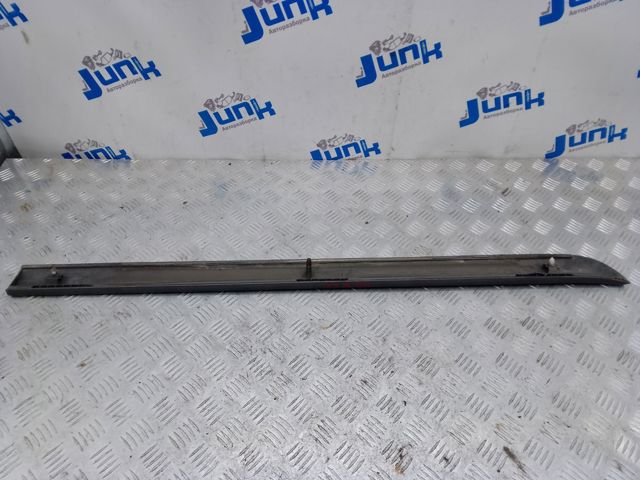 Молдинг передніх правих дверей, нижній 30698452 VOLVO