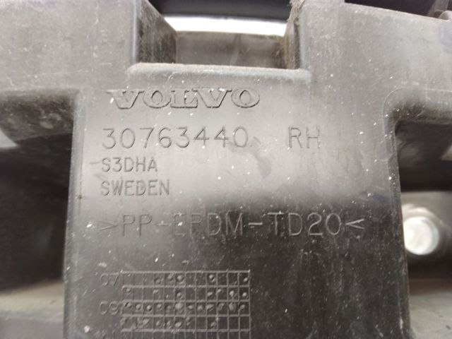 Кронштейн бампера заднього, зовнішній лівий 30763440 VOLVO