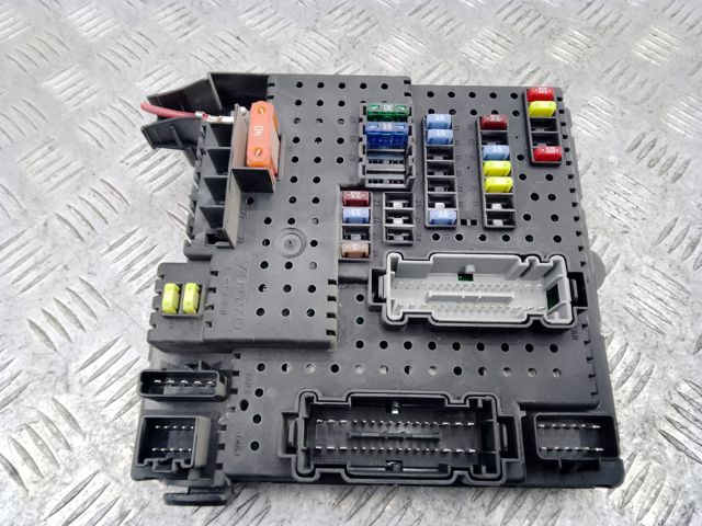 Блок запобіжників задній, салонний 30786646 VOLVO