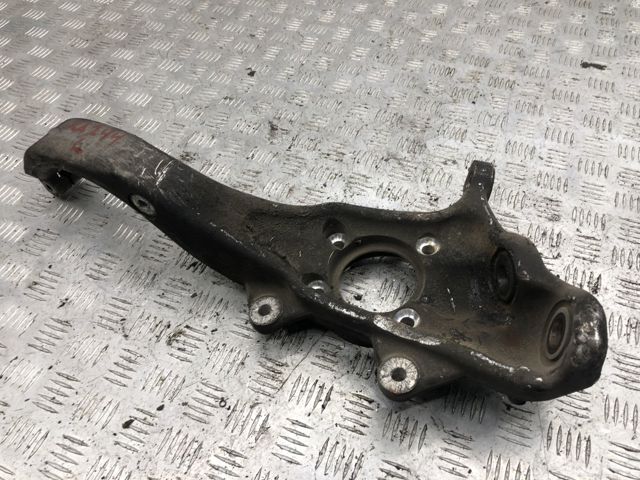 Кулак поворотний передній лівий 31216869869 BMW