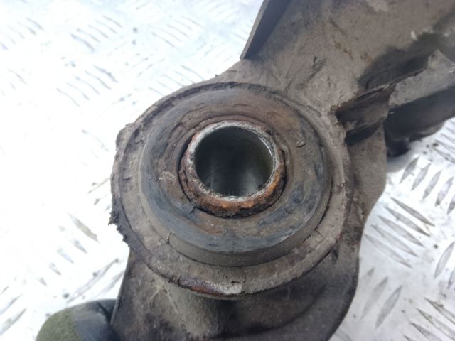 Кулак поворотний лівий 31277991 VOLVO